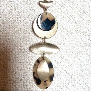 Elegant Gold tone and Acrylic Tortoise shell Pendant Necklace